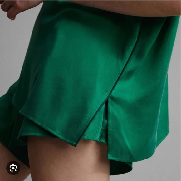 LUNYA NWOT Washable Silk Piped Tee Short Set in Estuarine Green/Emerald Size L